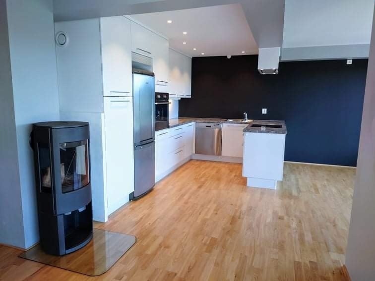 Kjøkken med downlights. Galleribilde