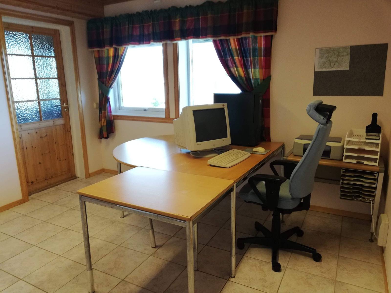 Soverom 1 Sokkel brukes som Kontor. Galleribilde