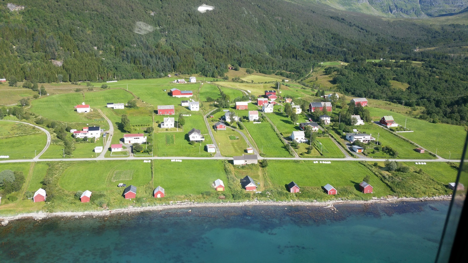 Indre Å sett fra helikopter. Galleribilde
