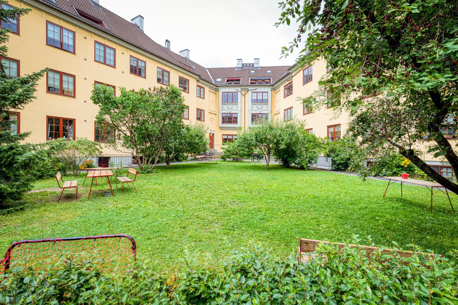 Parkmessig opparbeidet gårdsrom. Galleribilde