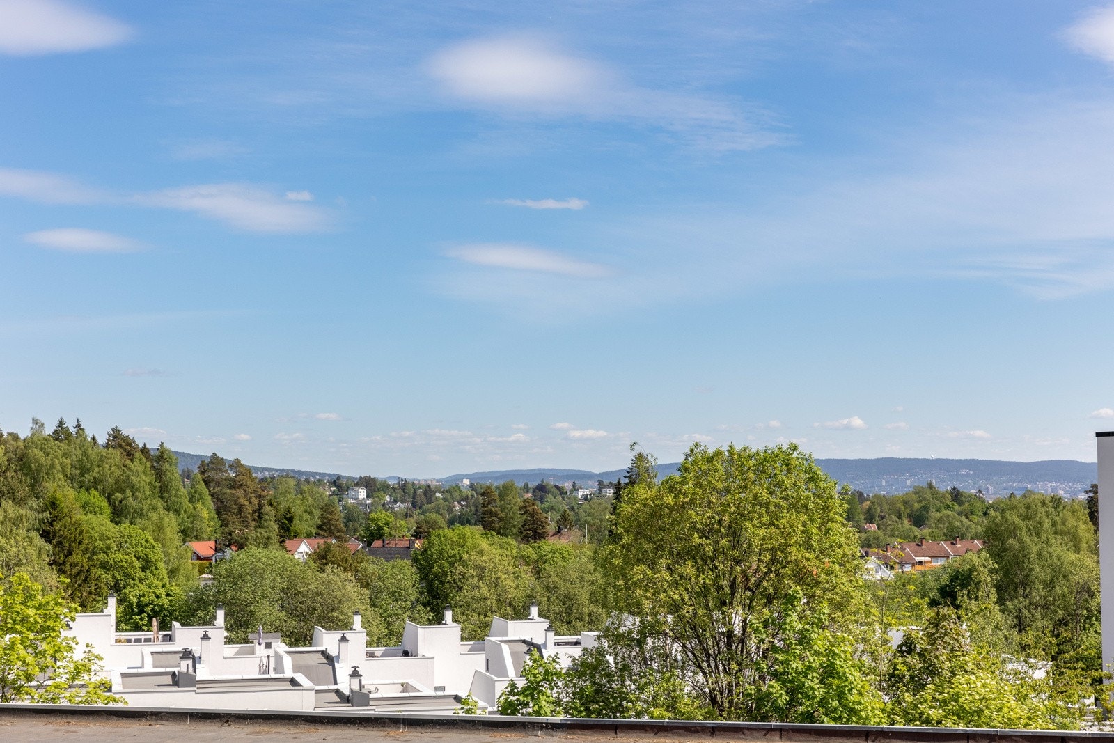 Upåklagelig utsikt fra soverommet. Galleribilde