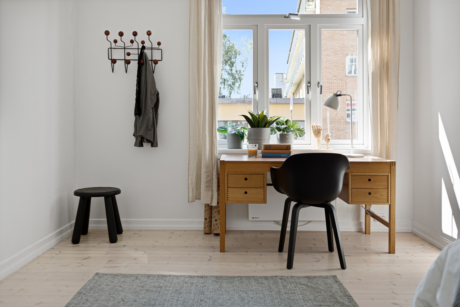 God og naturlig plass for hjemmekontor. Galleribilde