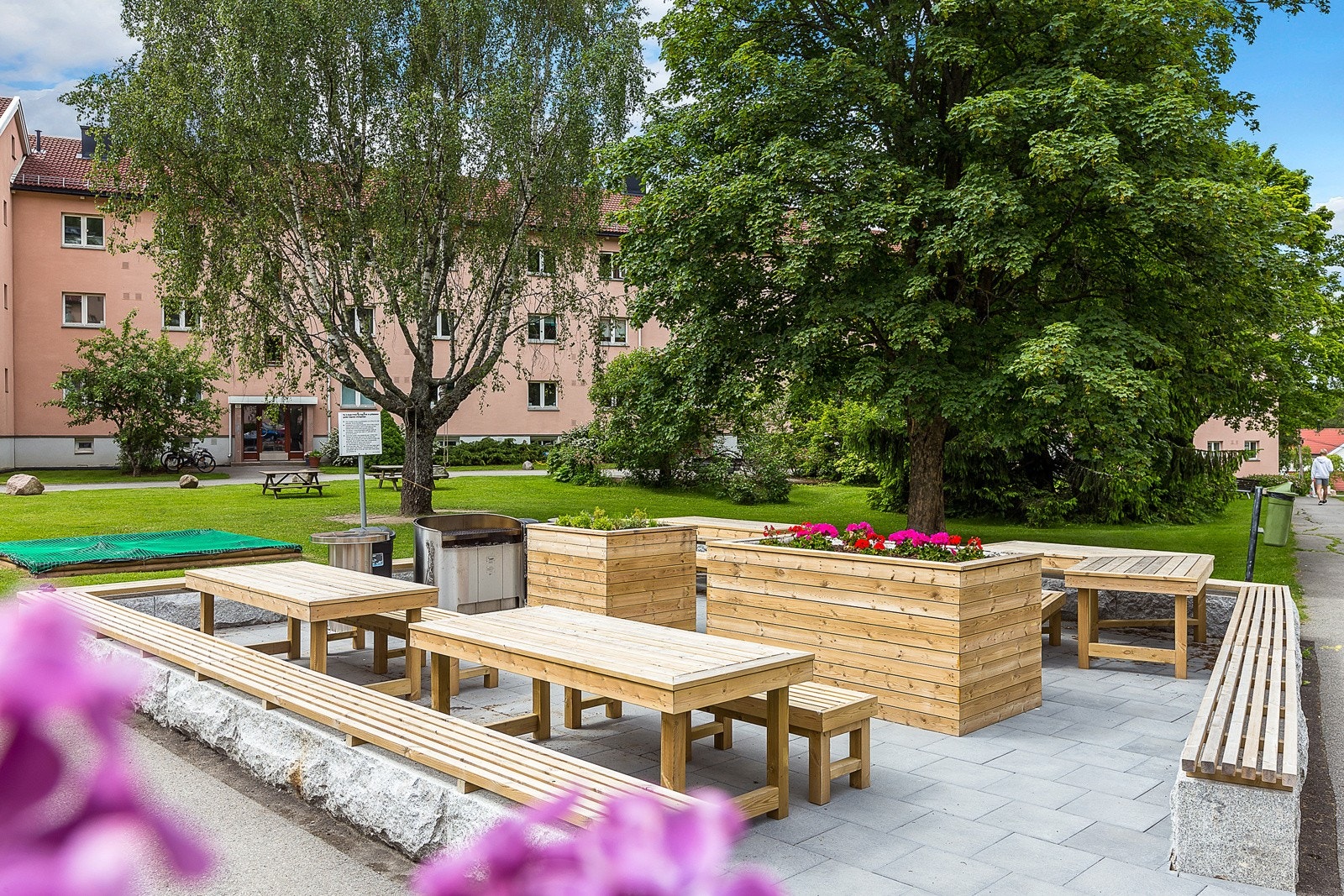 Borettslagets pent opparbeidet grillplass. Galleribilde