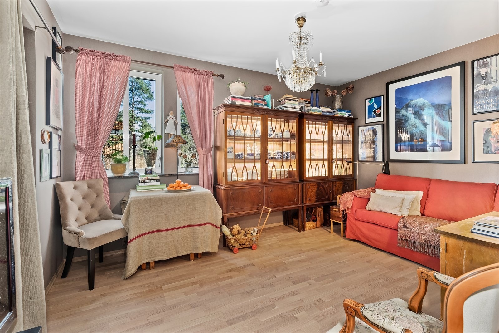 Soverom 2 som i dag brukes som dagligstue. Galleribilde