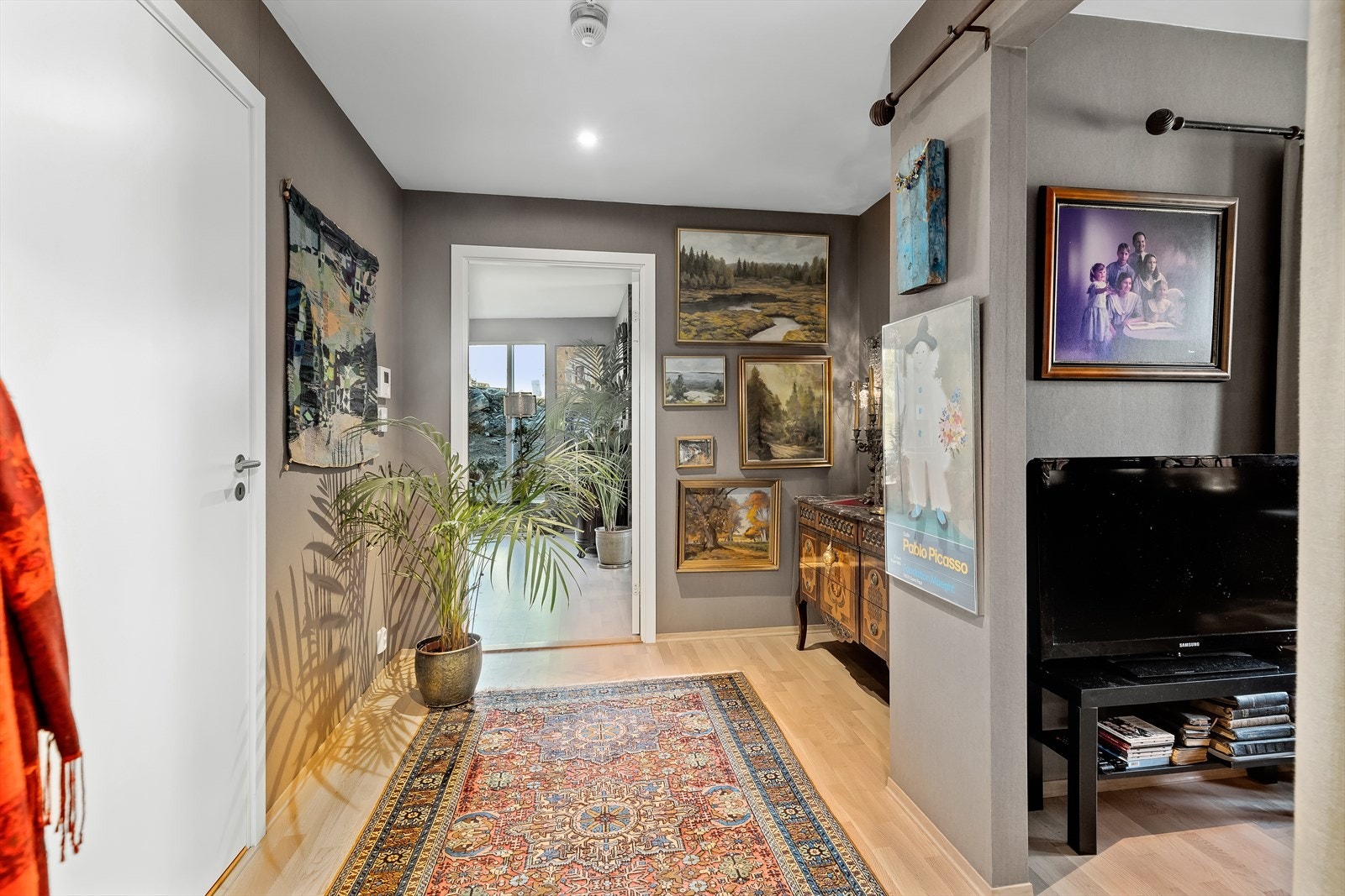 Romslig entrè med mulighet for klesskap om ønskelig. Galleribilde