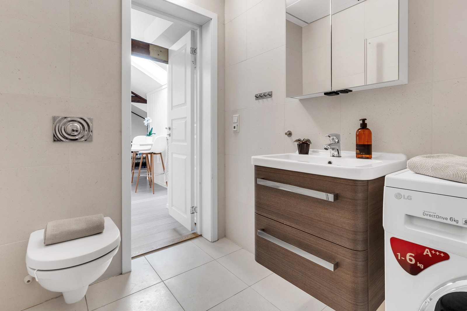 Opplegg for vaskemaskin og varmekabel i gulv. Galleribilde