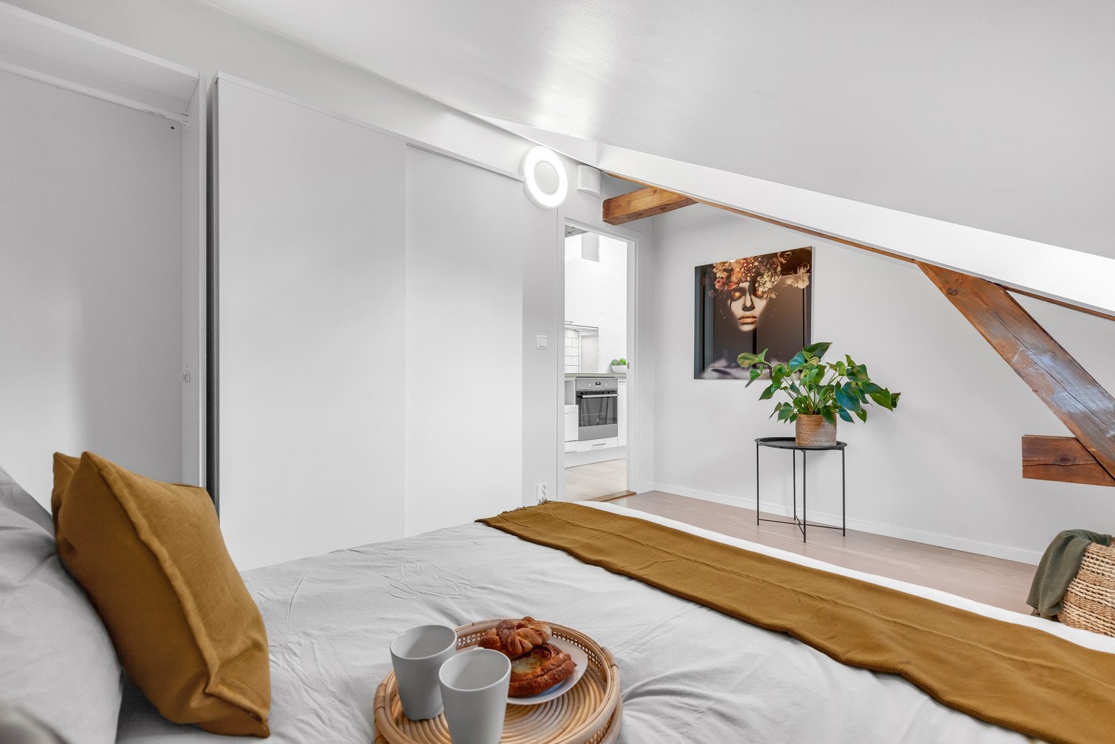 Kabel-tv og bredbånd er inkludert i felleskost. Galleribilde