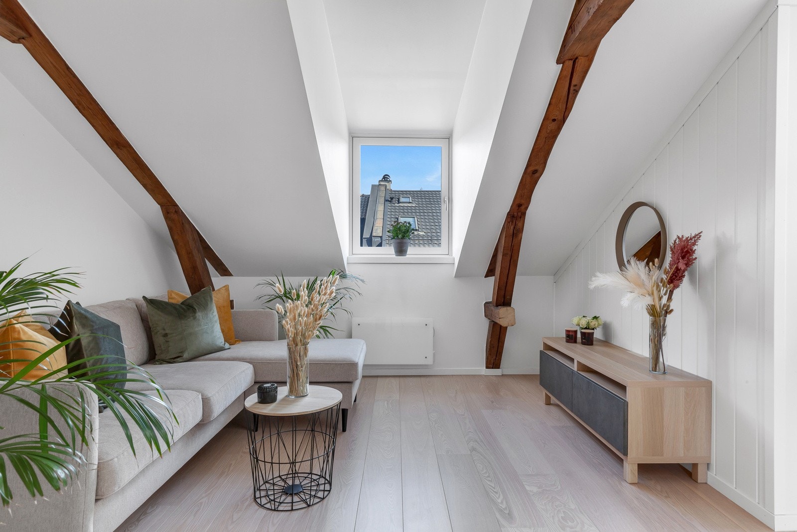 Sverdrups gate 23 er en sjarmerende 2(3)-roms loftsleilighet med god planløsning og beliggenhet. Galleribilde