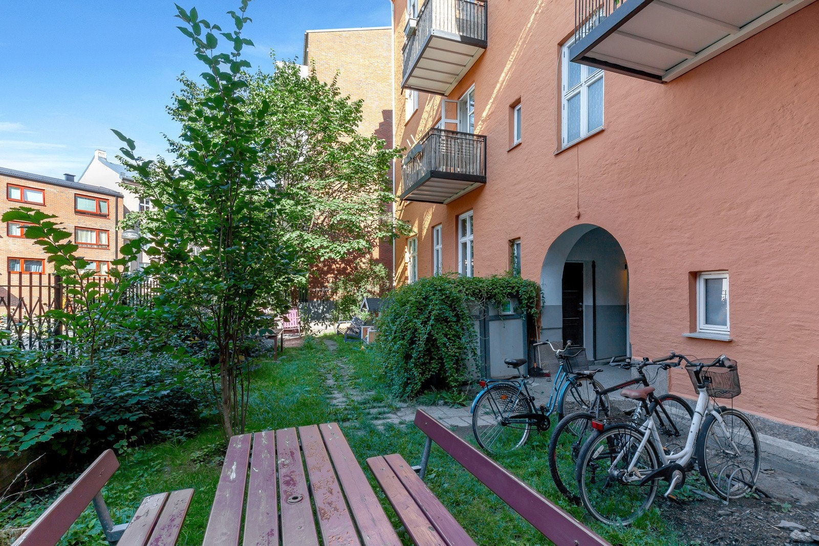 Her er det god plass til grill og en nydelig plass til sosiale sammenkomster. Galleribilde