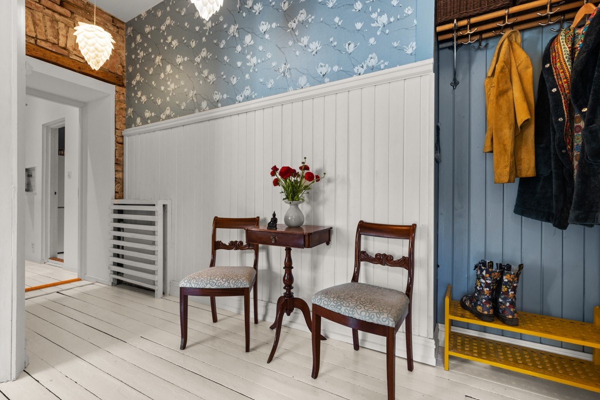 Fra entreen er det dør som igjen leder inn til hybel/praktikantdel. Galleribilde