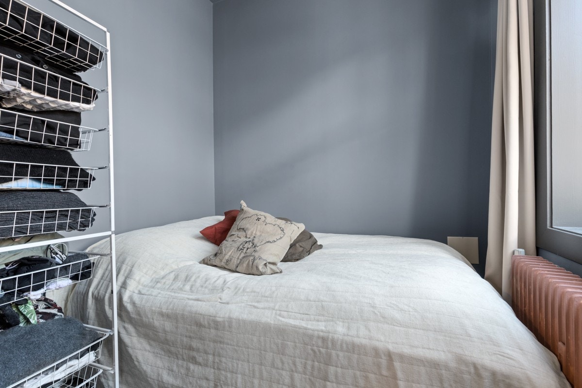 Hybelen har en praktisk sovealkove. Galleribilde