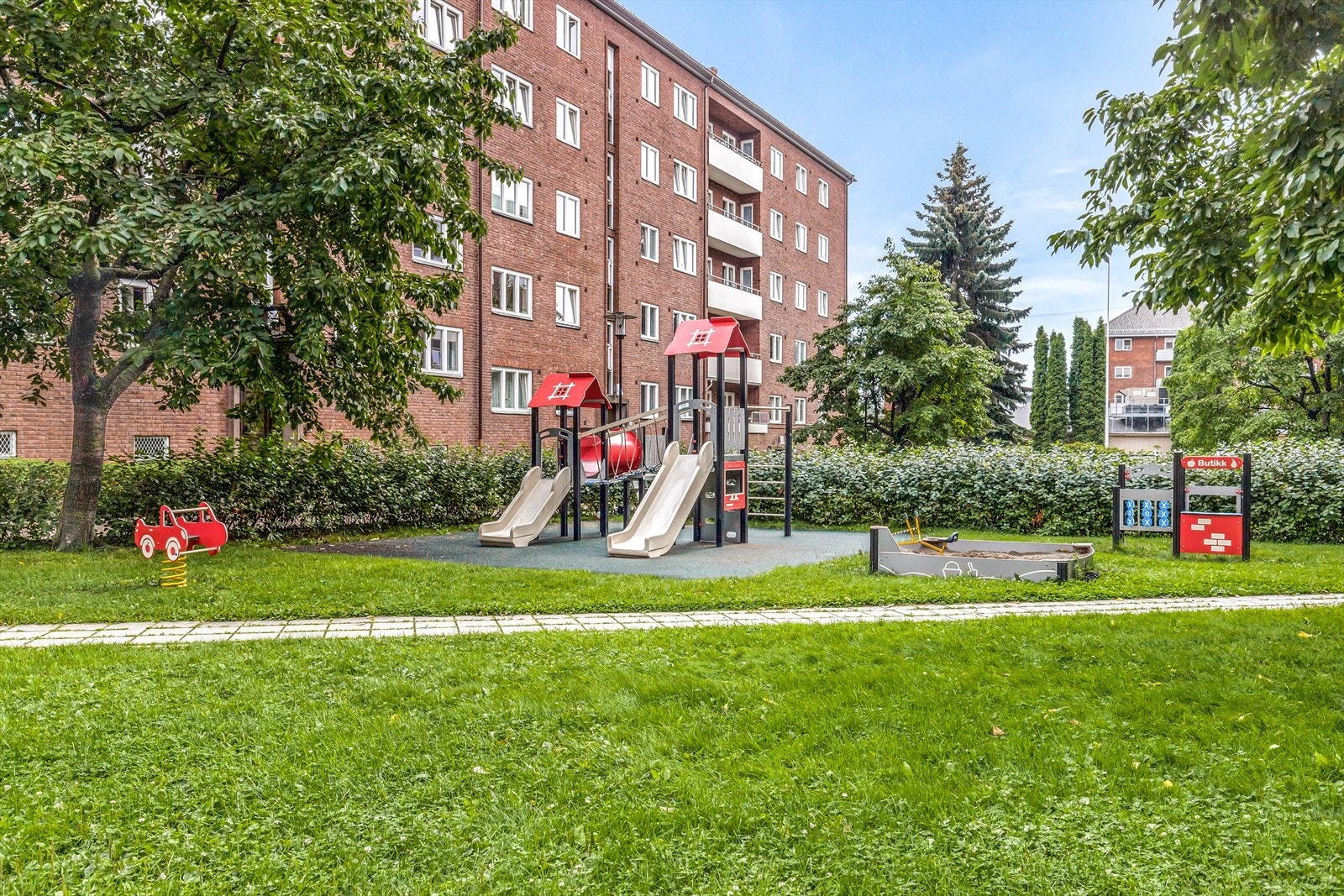 Borettslagets bakgård. Galleribilde