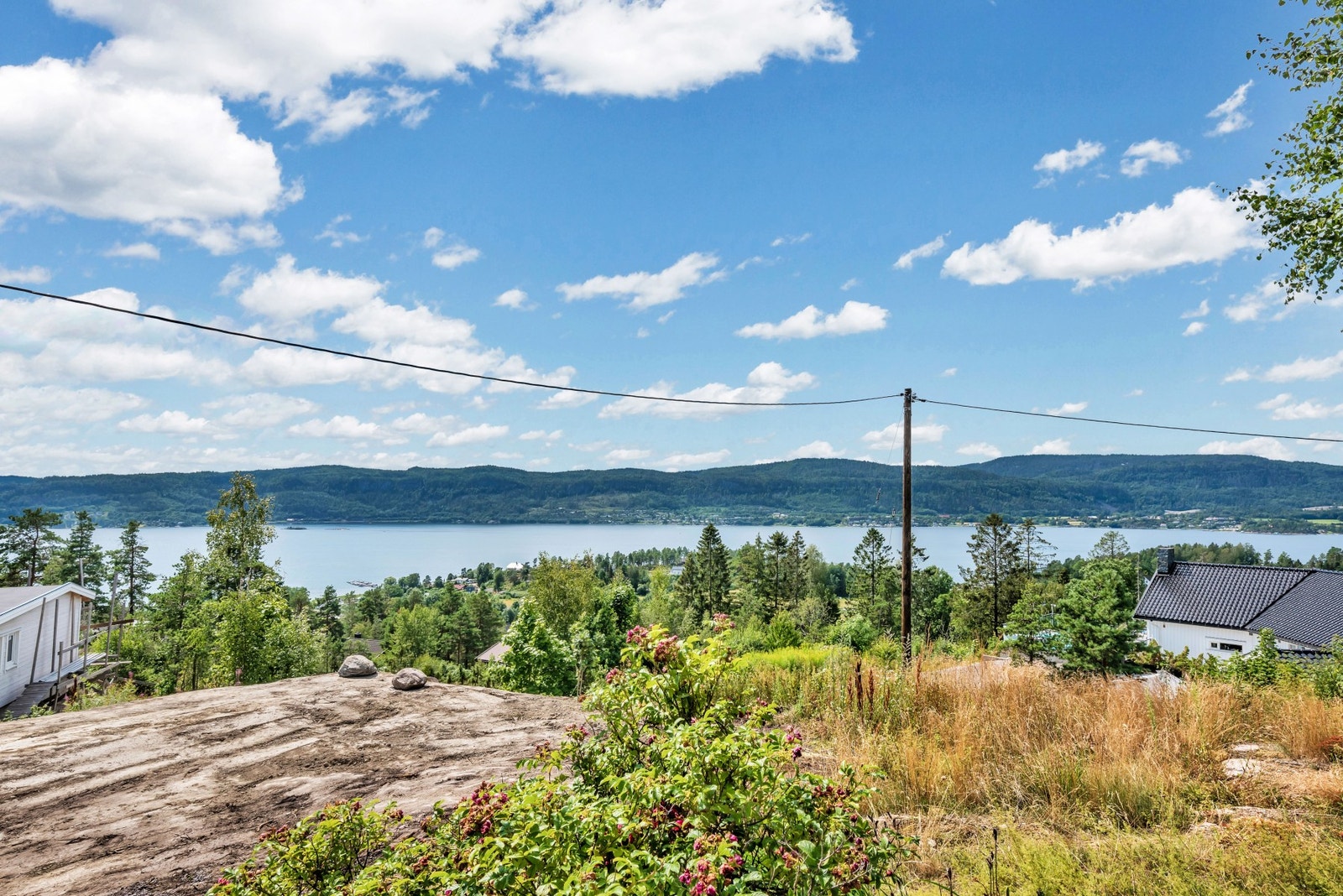 Nydelig fjordutsikt fra tomten Galleribilde