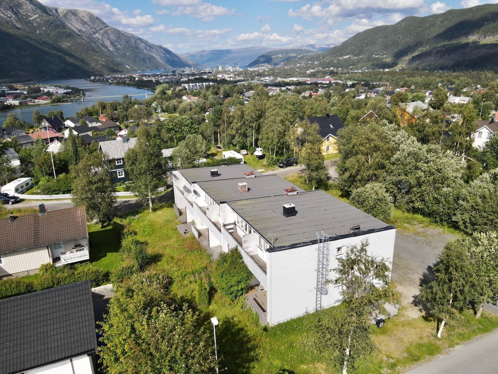 EiendomsMegler1 Mosjøen har gleden av å formidle denne 6-mannsboligen i Skul-Svends veg 6 A-F. Galleribilde