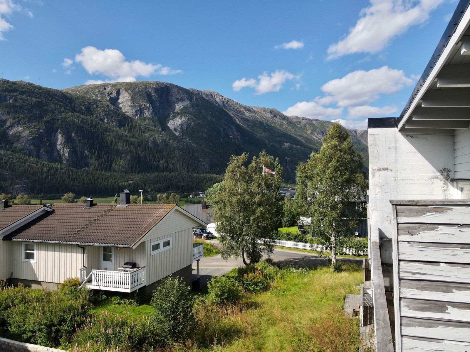 Alle 6 enhetene nyter godt av sola med sin sørvestvendte beliggenhet. Galleribilde