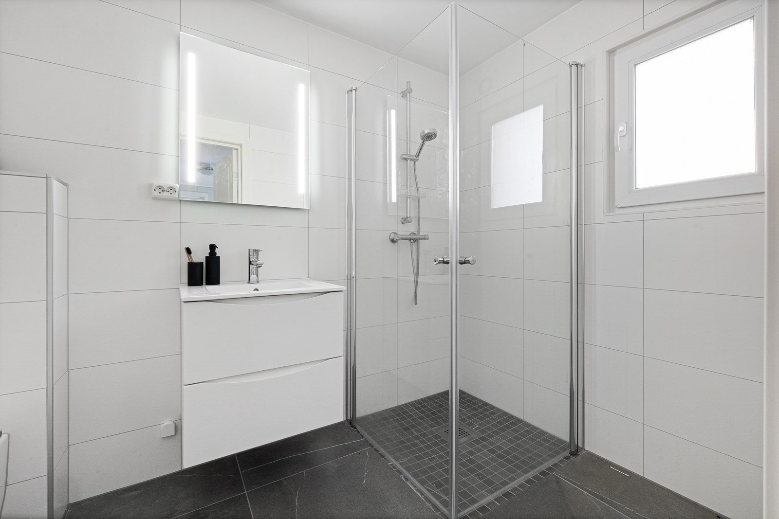 Baderom 1 - 2. etasje. Galleribilde