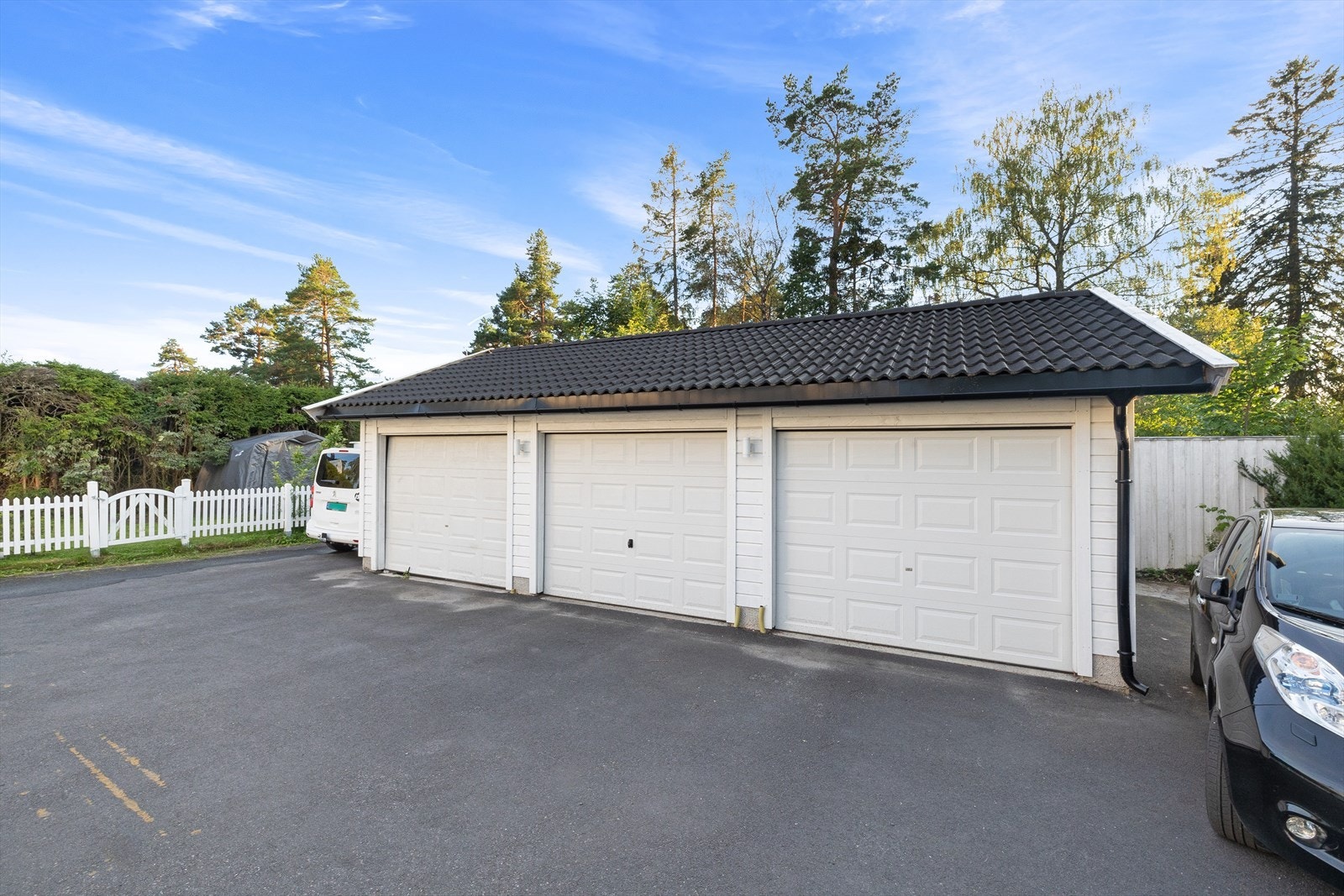 Det medfølger 1 parkeringsplass og 1 garasjeplass. Galleribilde