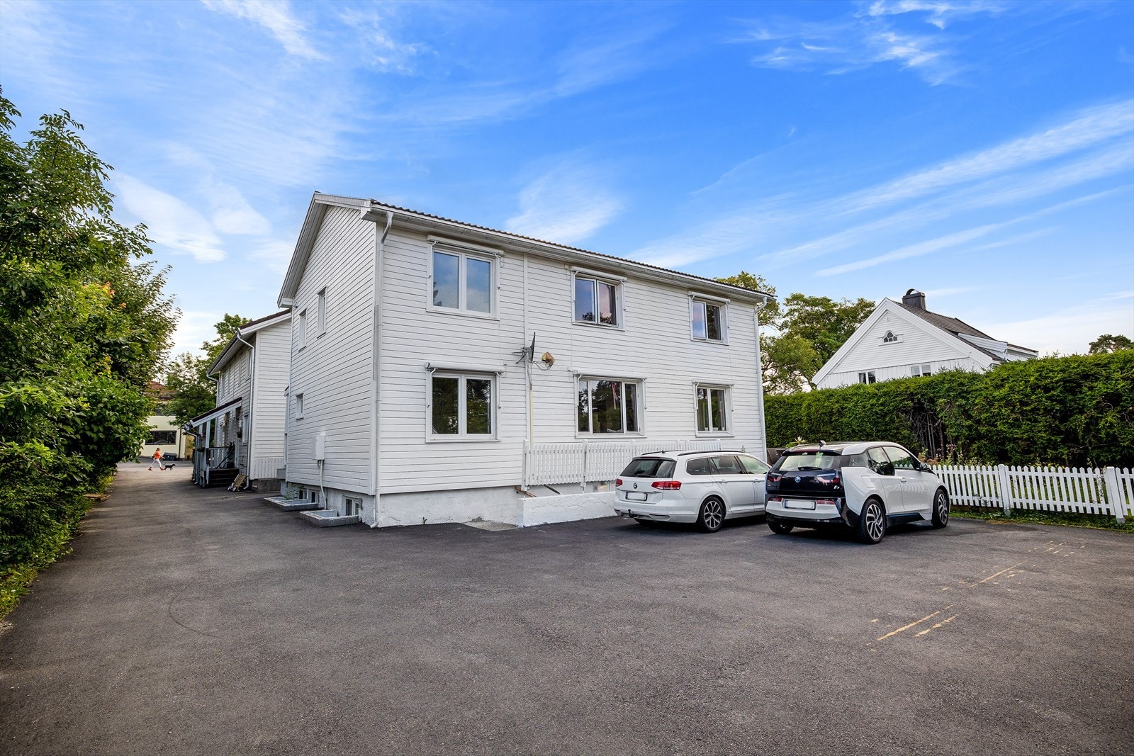 Det medfølger 1 parkeringsplass og 1 garasjeplass. Galleribilde