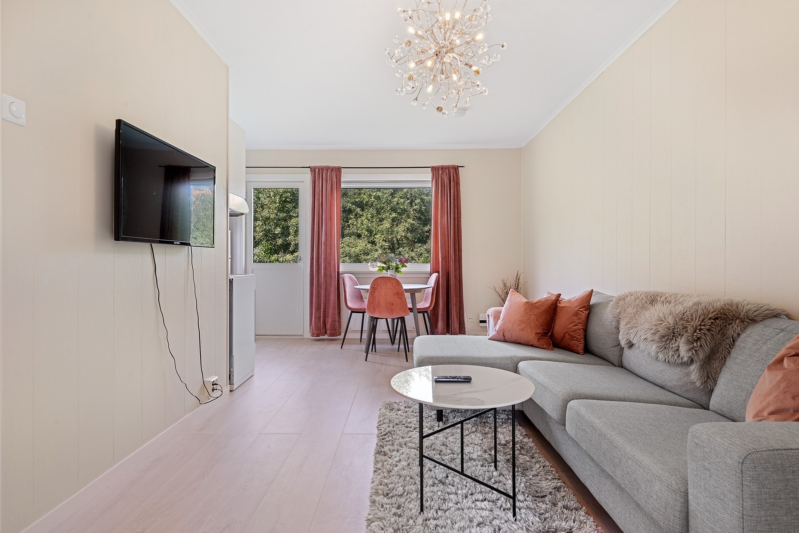 Fra stuen har du adgang til den franske balkongen Galleribilde