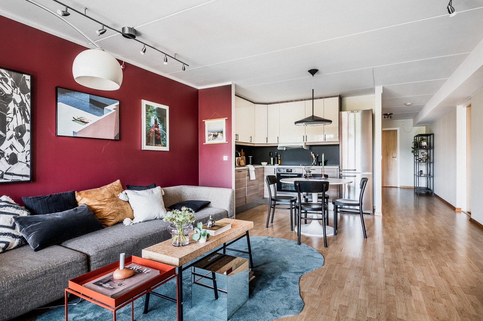 Lys og luftig 3(4)-roms leilighet med innholdsrik planløsning og dekorativt preg. Galleribilde