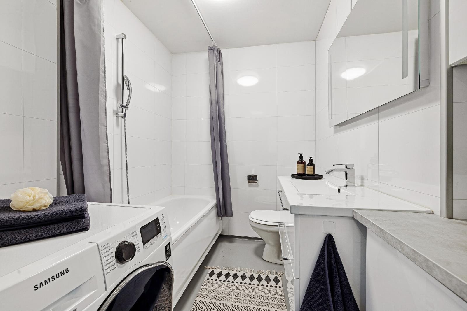 Soilrør ble rehabilitert i regi av borettslaget i 2019. 120 liter varmtvannsbereder plasser i skap på bad, ny i 2010 Galleribilde