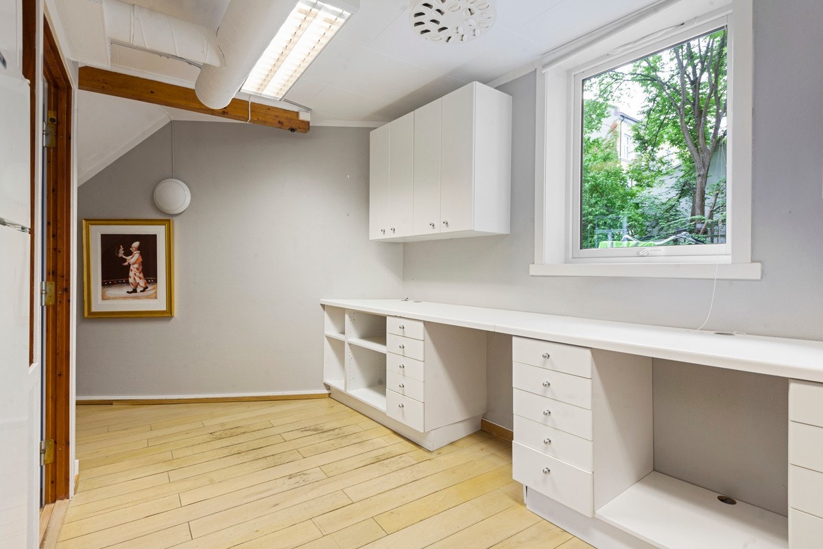 I første etasje kan man tenke seg kjøkken, og her er det god plass for moderne løsninger. Galleribilde