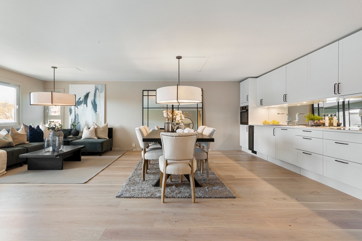 Leiligheten ble pusset opp i 2021 og har en gjennomført, moderne stil med høy standard Galleribilde