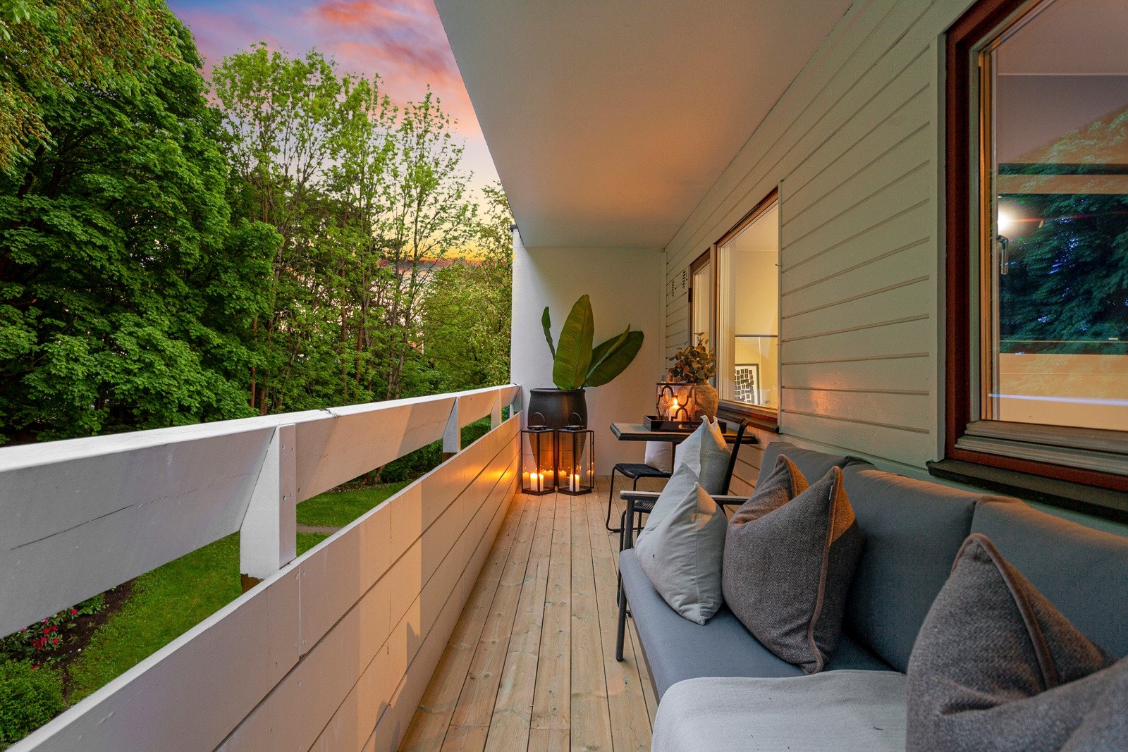 Balkongen er sørøstvendt og er på ca. 10 kvm Galleribilde