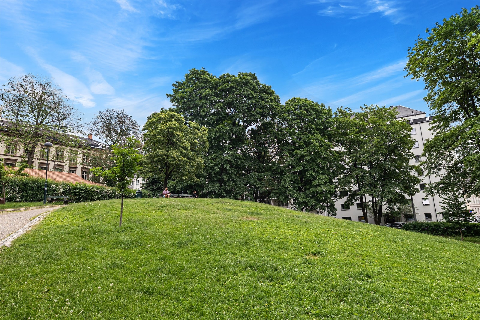Her kan man nyte sommersolen i urbane omgivelser. Galleribilde