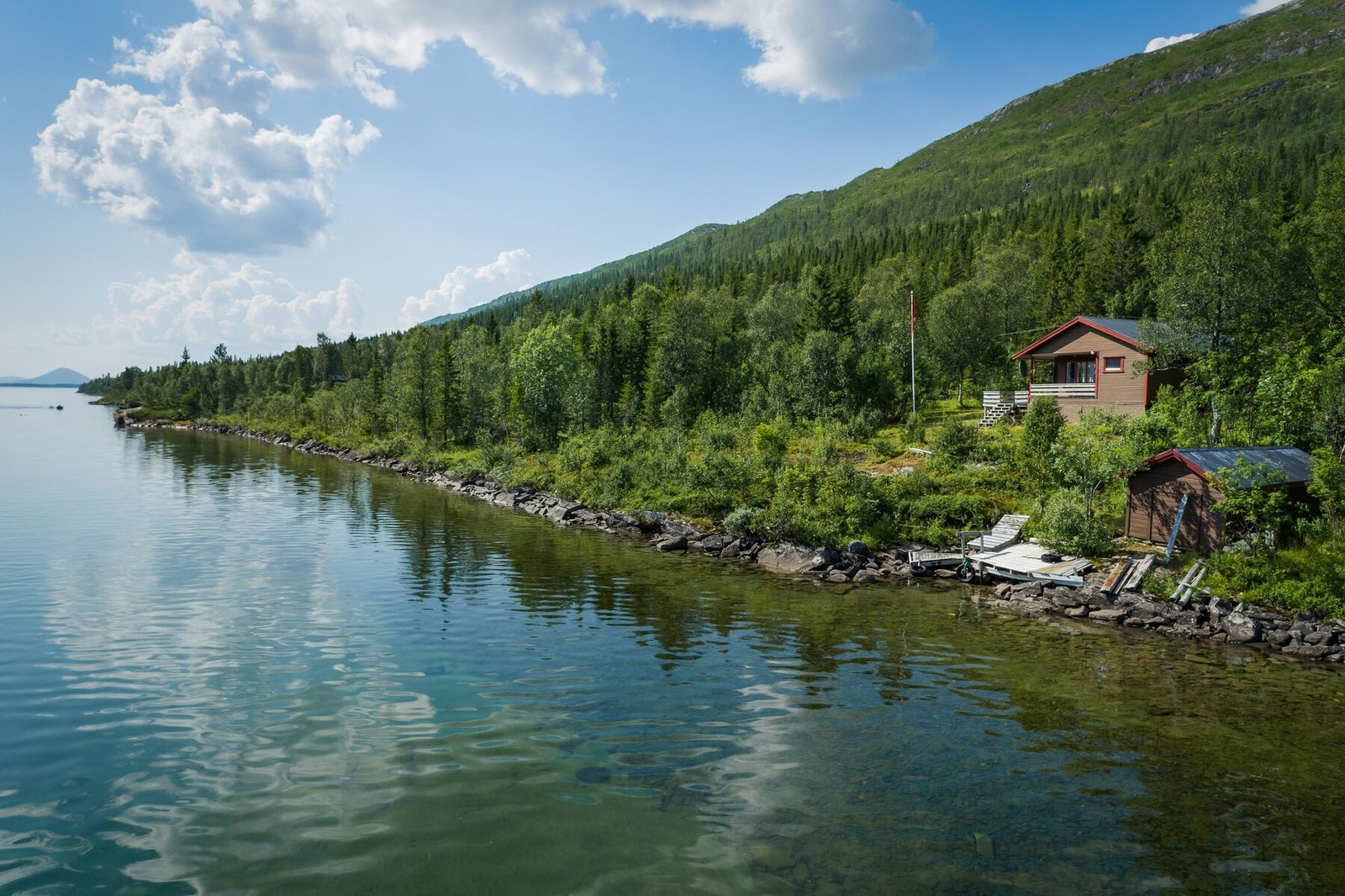 EiendomsMegler 1 har gleden av å formidle Vestfiplingdalsvegen 370 - En hytte i naturskjønne omgivelser ved Nedre Fiplingvatn! Galleribilde