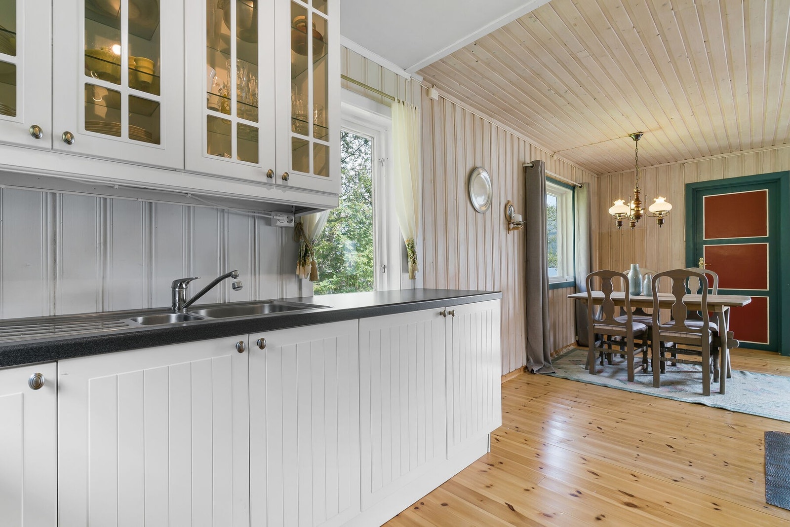 Det er innlagt vann via Elvestadsrør fra Fiplingvatnet. Dette er ikke godkjent av kommunen. Galleribilde