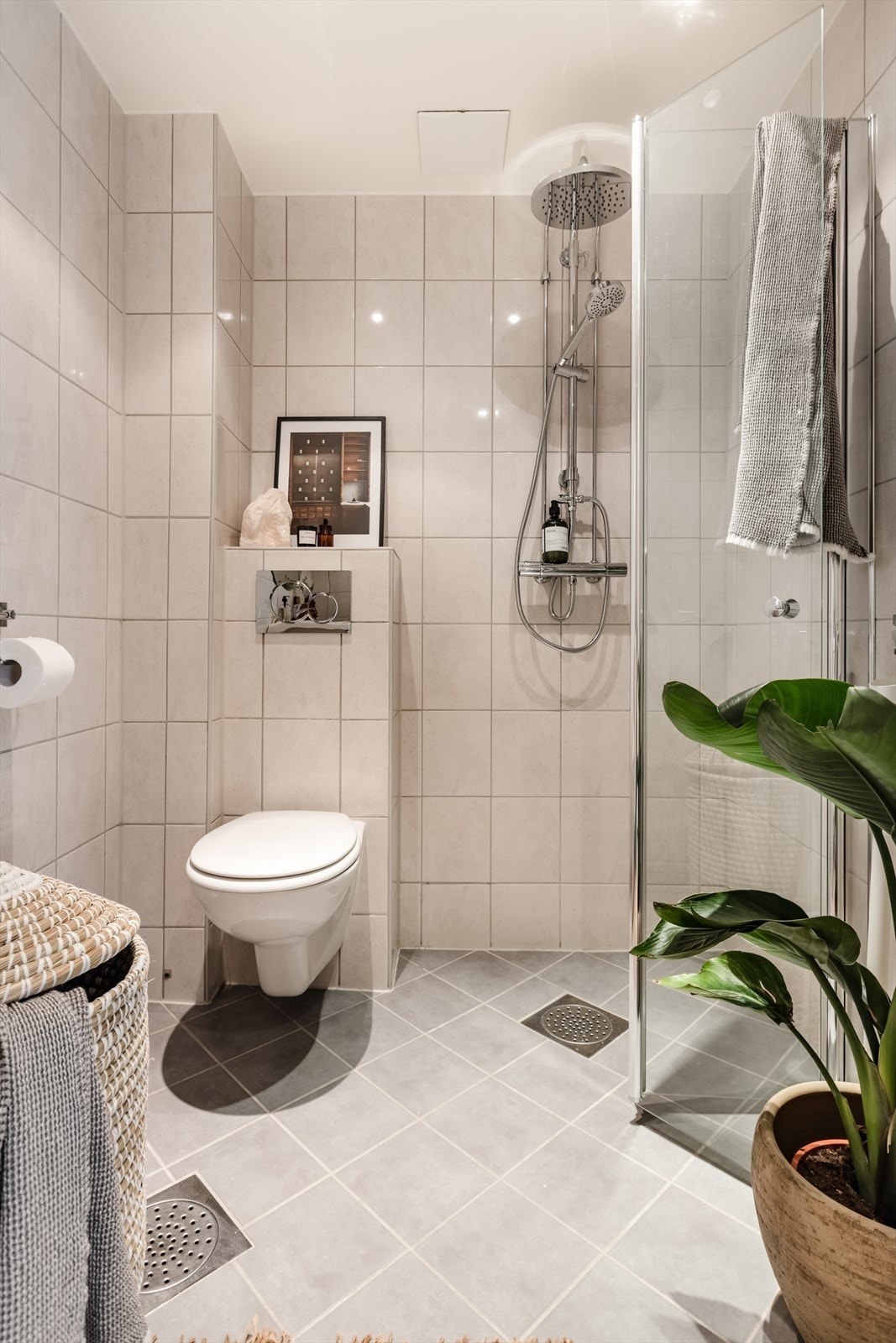 Badet er pusset opp i regi av borettslaget med våtromssertifikat fra 2011 Galleribilde
