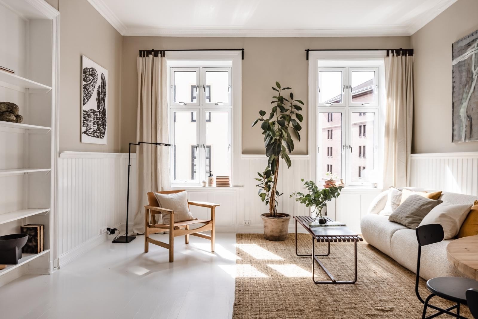 Boligen har i 2021 blitt oppgradert med nytt sikringsskap, overflatebehandlig og noe innredning på bad. Galleribilde