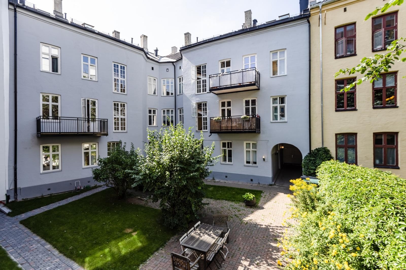 Sameiet har en sjeldent flott bakgård som nylig har blitt oppgradert med ny beplantning. Galleribilde