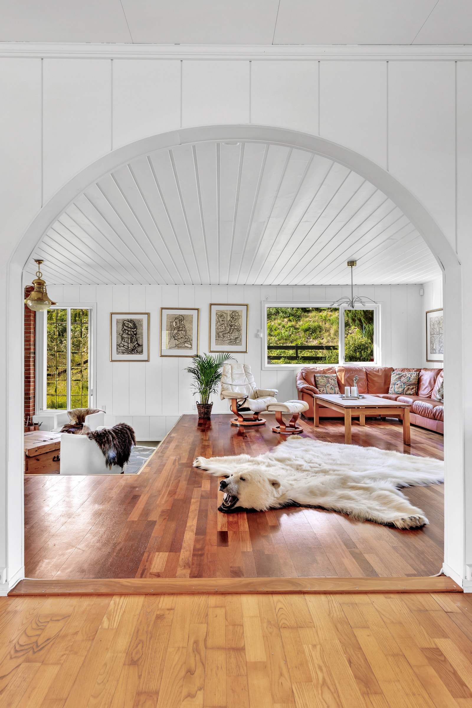 Fra spisestuen er det inngang til stue 2 Galleribilde