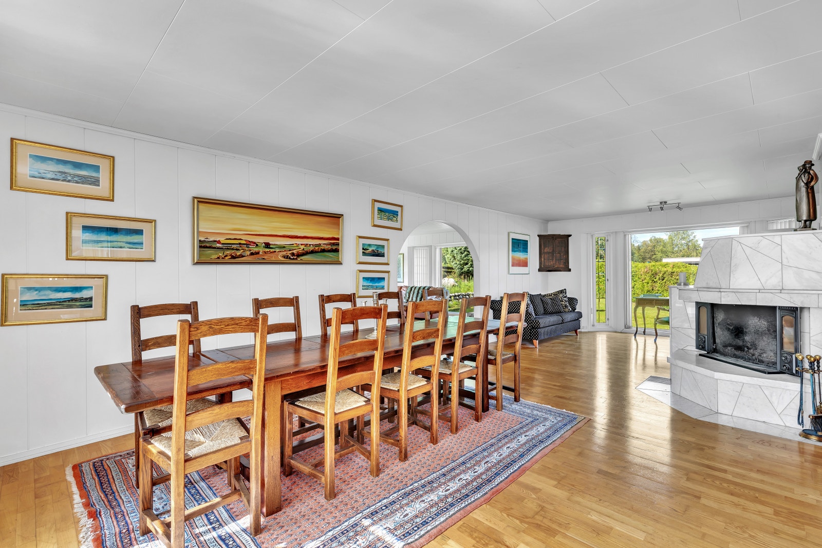 Åpent mellom spisestue og stue 2 Galleribilde