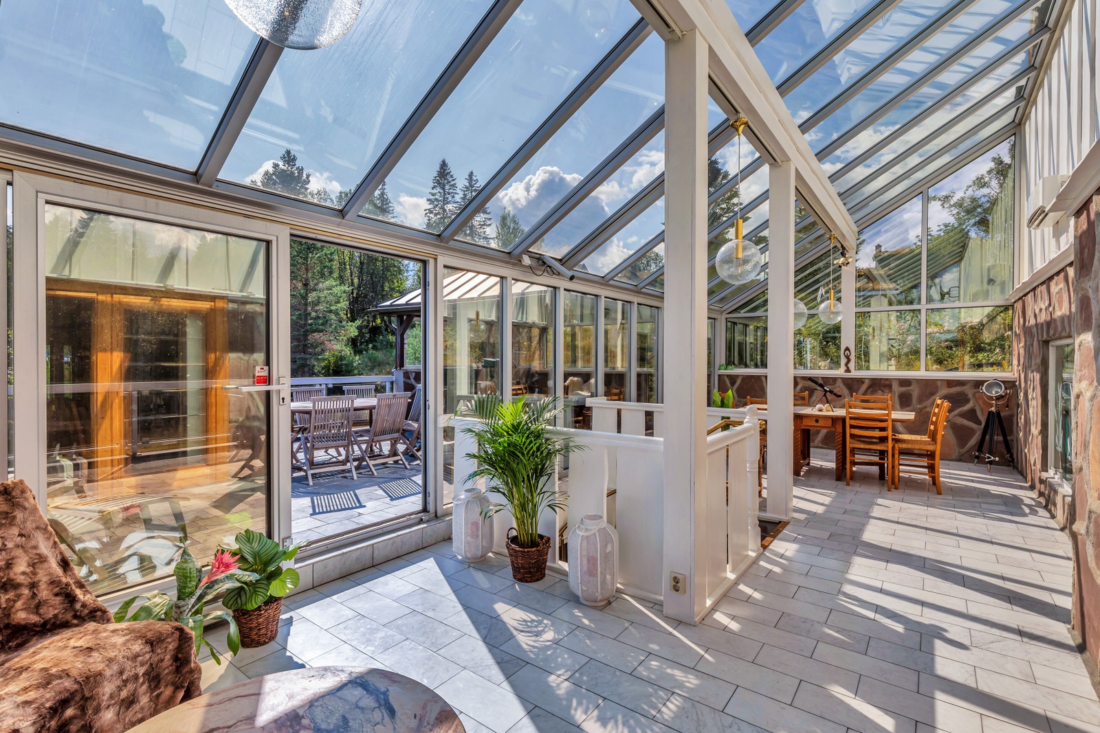 Sommerstuen har isolerglass og brukes hele året Galleribilde