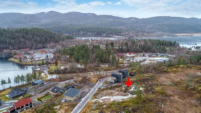 Prosjektert bolig under oppføring med flott utsikt over Eikern - Stor terrasse med kveldssol og carport Galleribilde