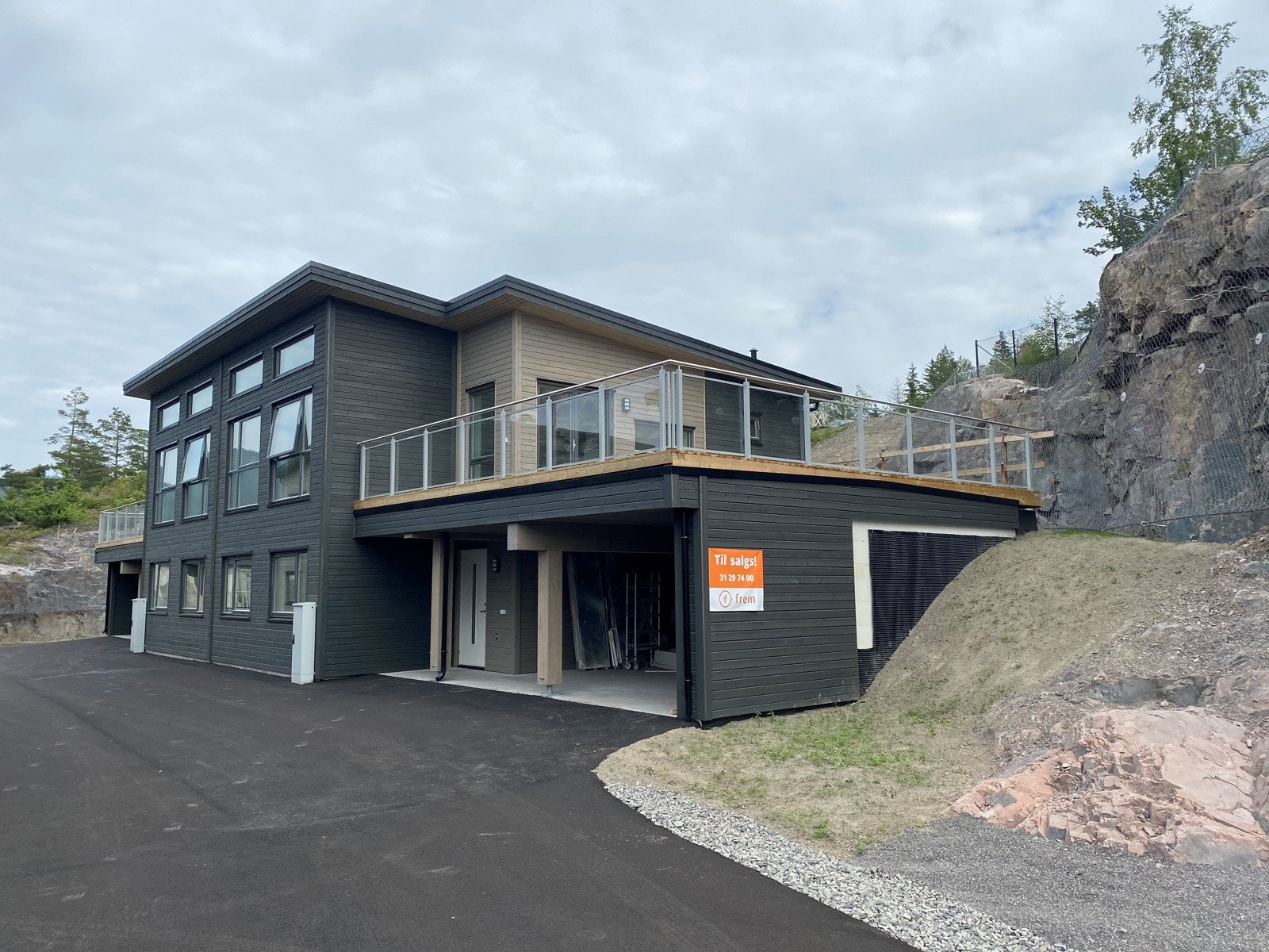 Vertikaldelt tomannsbolig med stor terrasse - Carport - Utsikt - Snart innflyttningsklar! Galleribilde