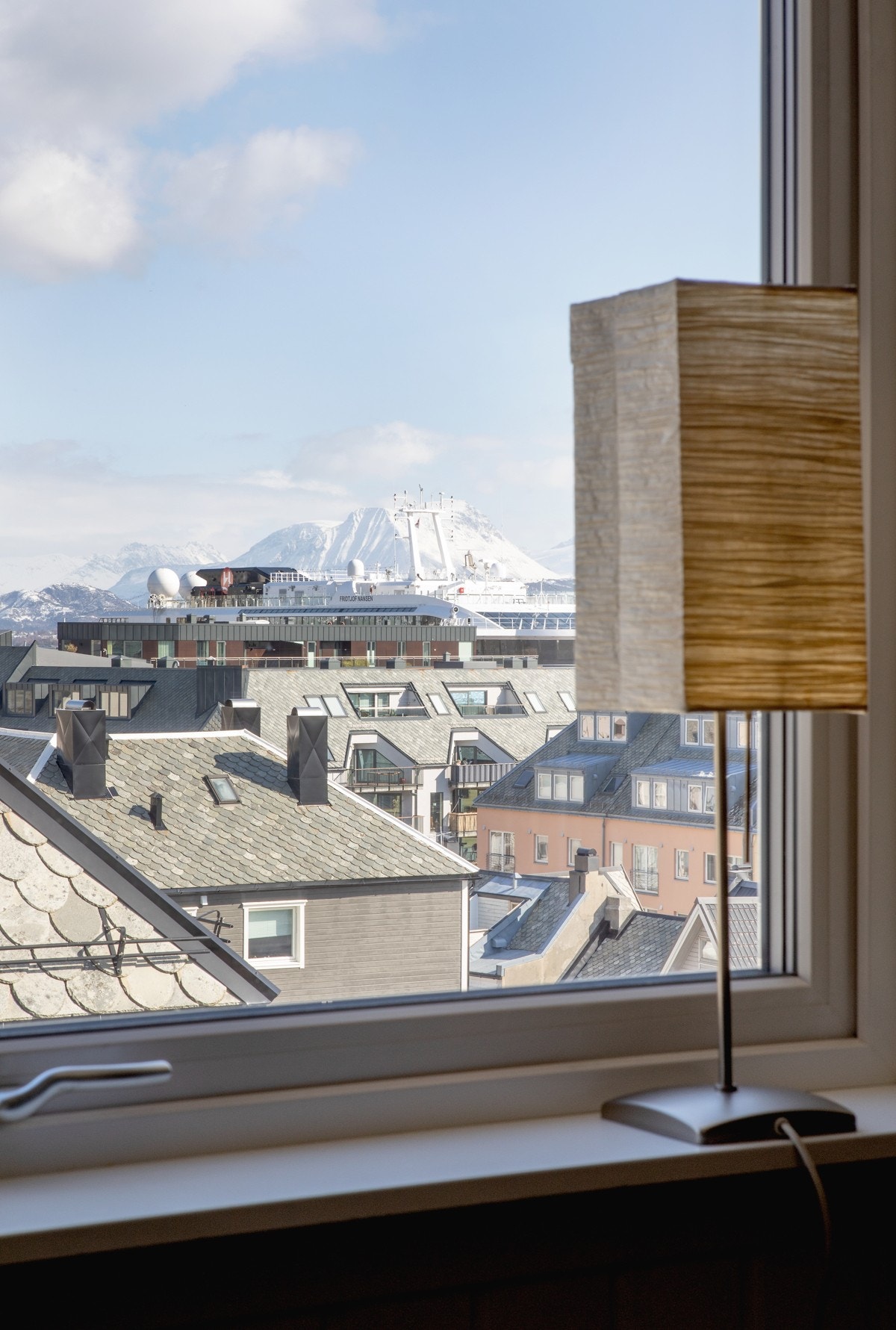 Flott utsikt fra store vindusflater. Galleribilde