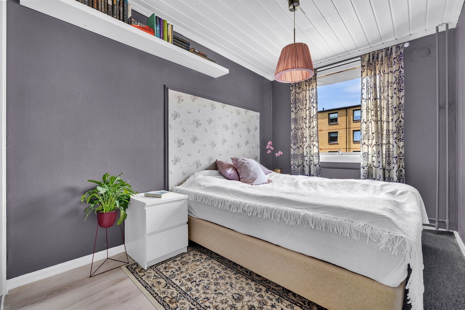 Soverom 2 har også god plass til dobbeltseng. Galleribilde