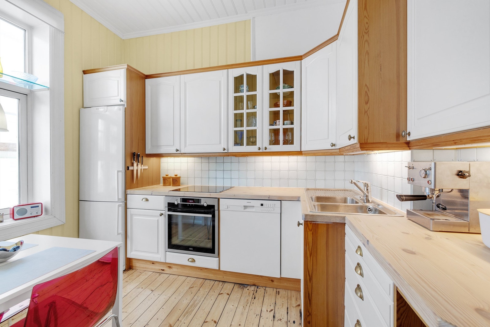 Separat kjøkken som vender mot bakgård. Her kommer også den nye balkongen. Galleribilde