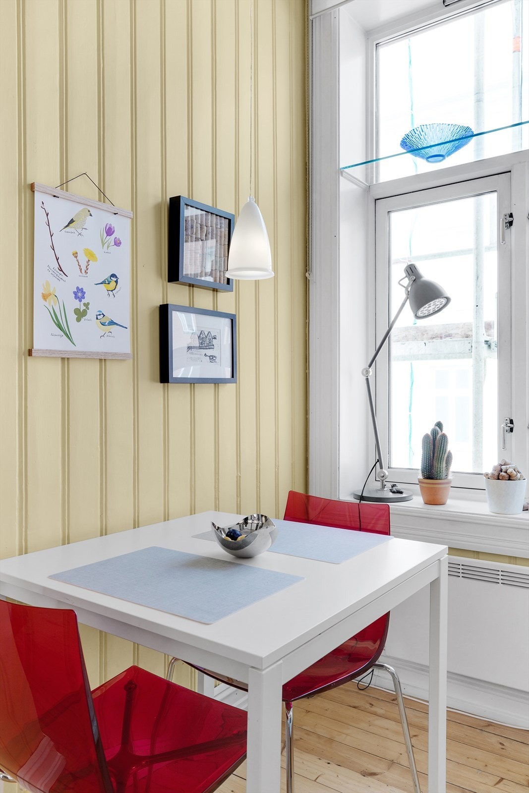 God plass til et lite frokostbord, og etterhvert kan middagen nytes ute på balkongen. Galleribilde