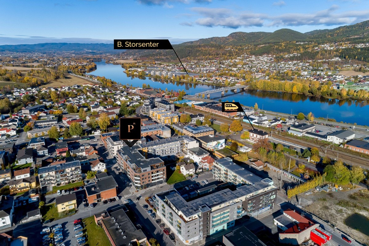 Stilren nyere 3-roms sentrumsleilighet fra 2017 - Overbygd veranda - Romslig stue - Gasspeis - Garasje - Heis - 3 boder! Galleribilde