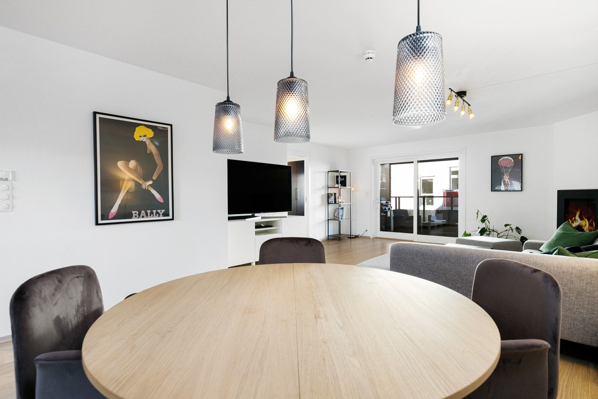 Det er god plass til sofagruppe og annet stuemøblement. Galleribilde