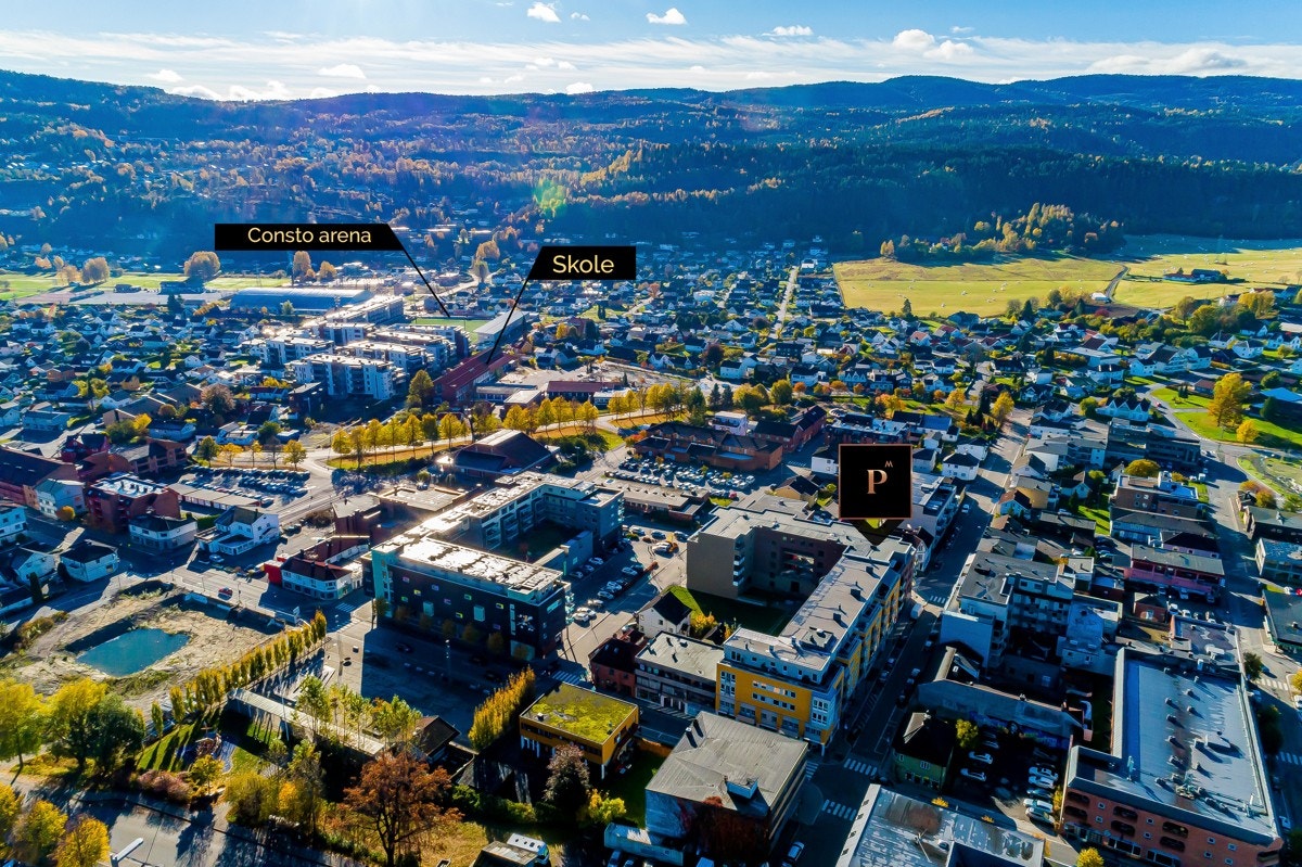 Området byr på offentlig kommunikasjon i form av buss og tog. Galleribilde