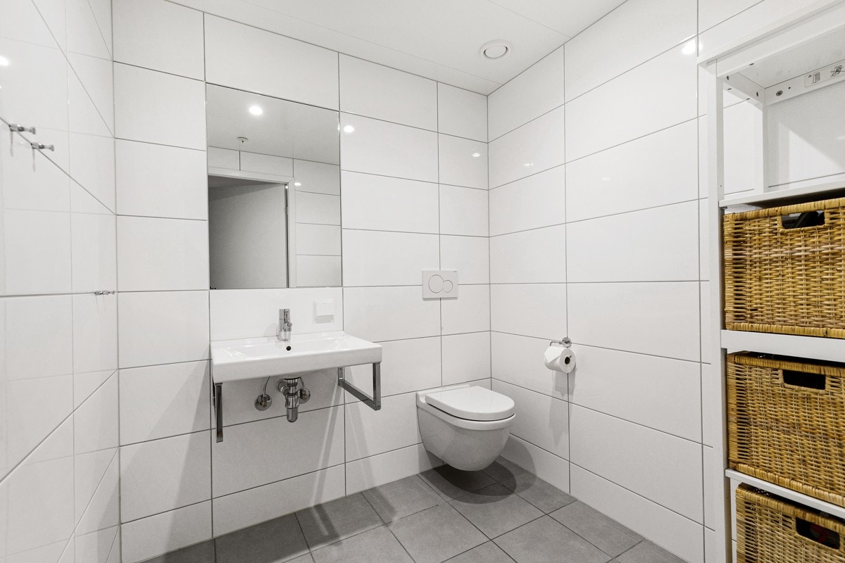 Romslig wc. Galleribilde