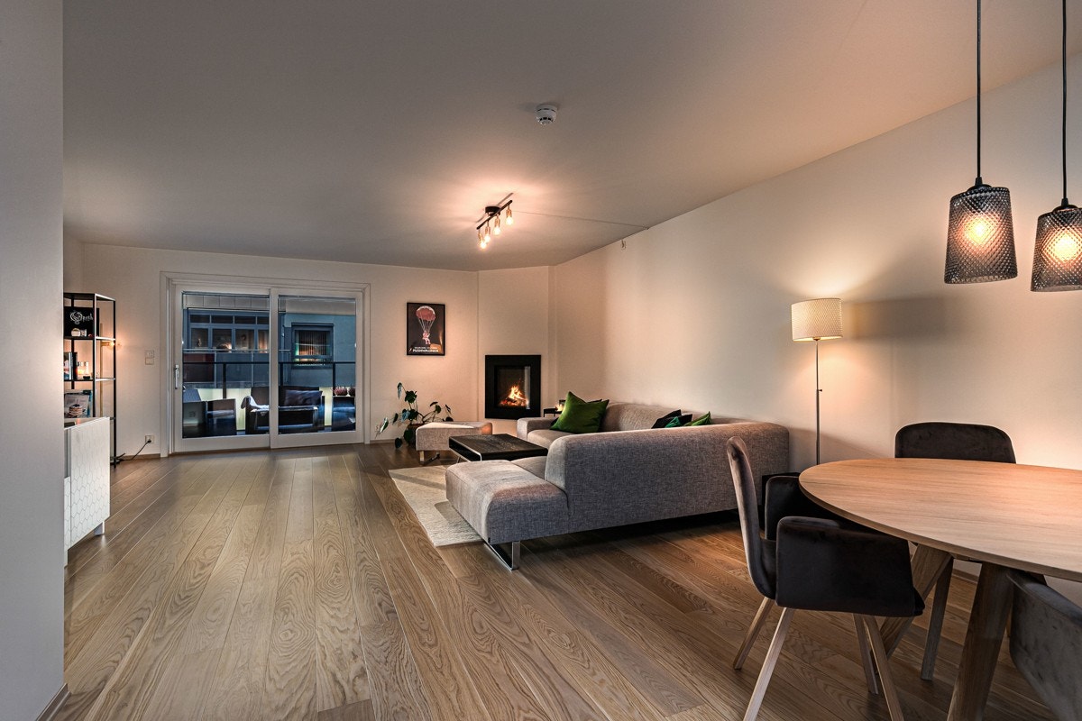 Stuen er gjennomgående lys. Galleribilde