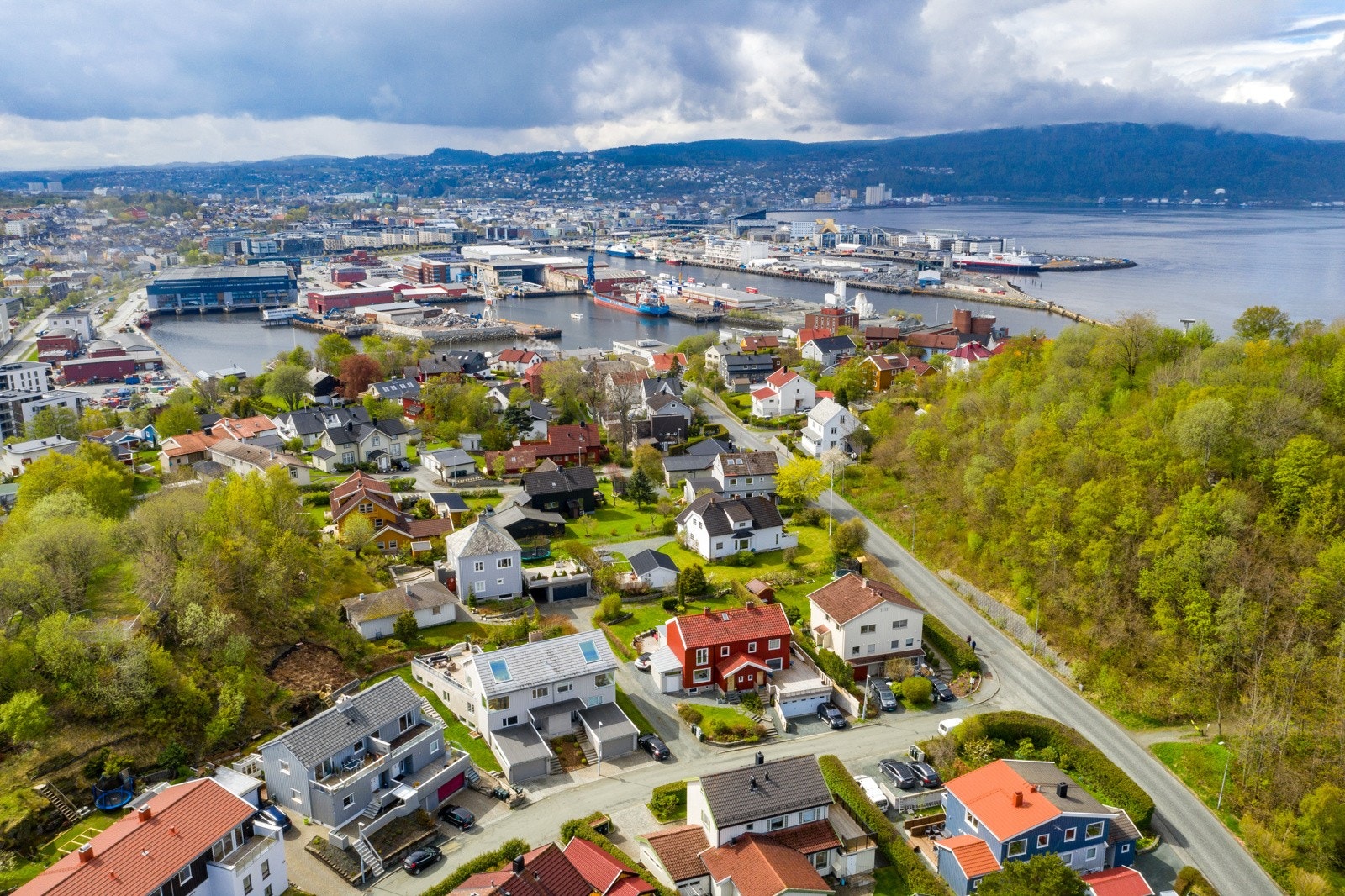 God beliggenhet i rolig gate på Lade Galleribilde