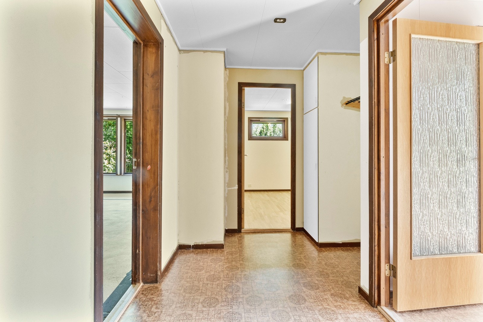 Dette er gangen nede i sokkelleiligheten. Galleribilde